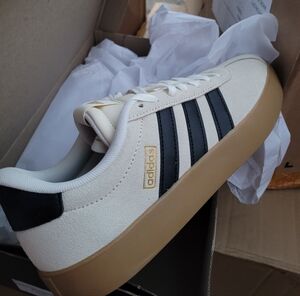 Womens Adidas Suede Cream White Black Gold VL Court 3.0 Shoe Size 9.5 Low Top